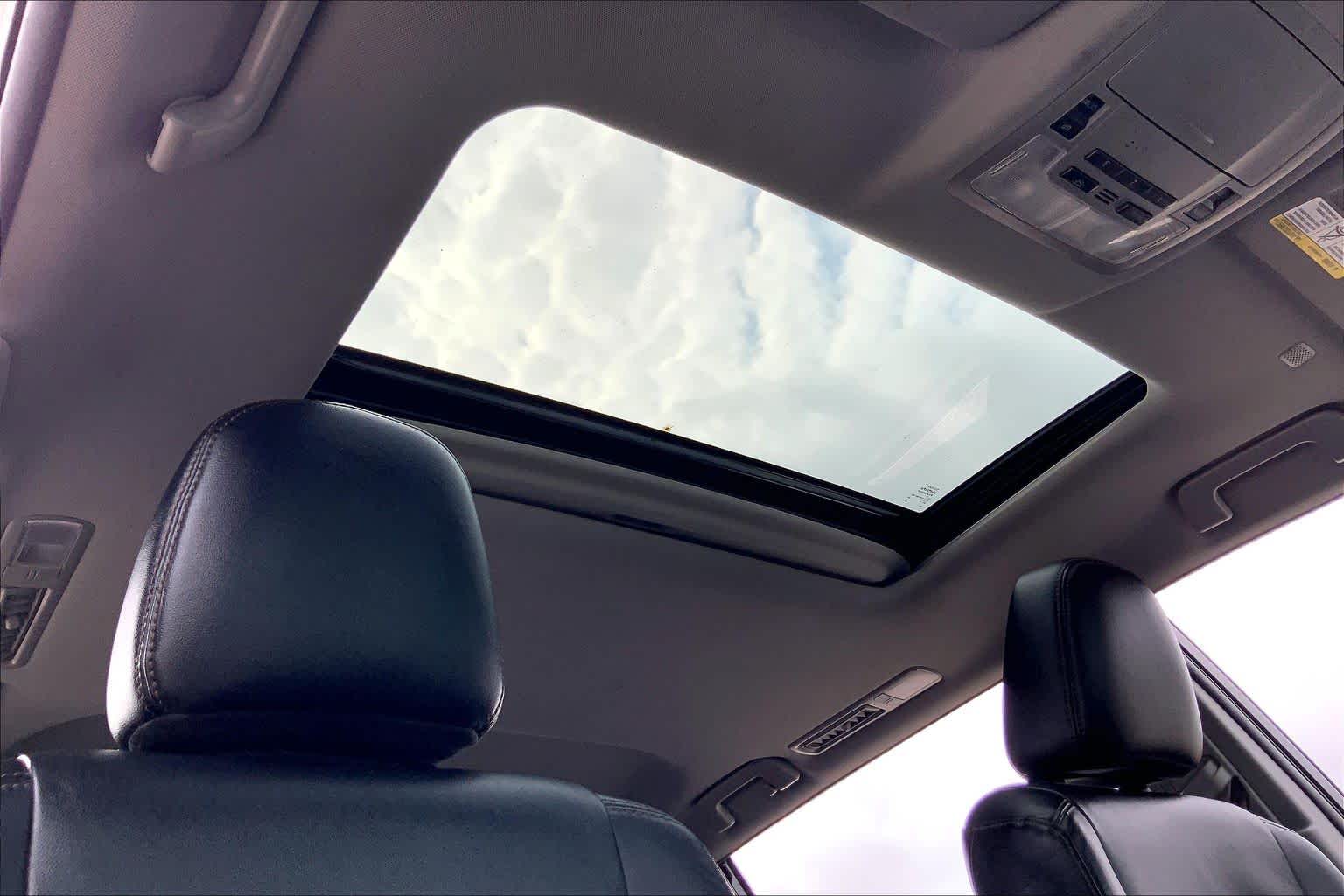 2019 Toyota Highlander XLE Blizzard Pearl at Lexus of Clear Lake