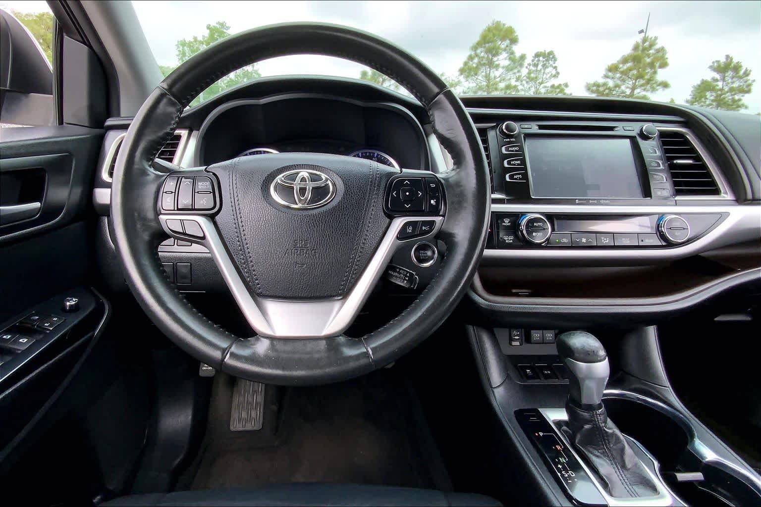 2019 Toyota Highlander XLE Blizzard Pearl at Lexus of Clear Lake