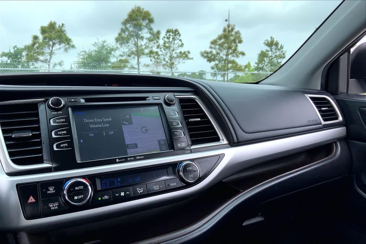 2019 Toyota Highlander XLE Blizzard Pearl at Lexus of Clear Lake
