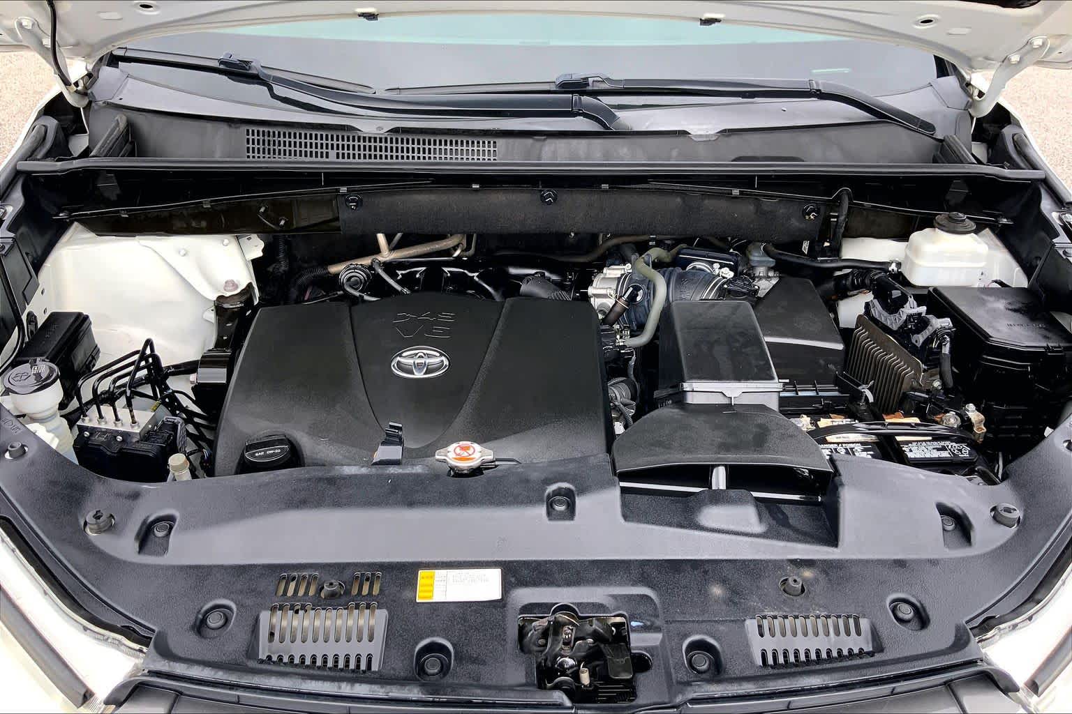 2019 Toyota Highlander XLE Blizzard Pearl at Lexus of Clear Lake