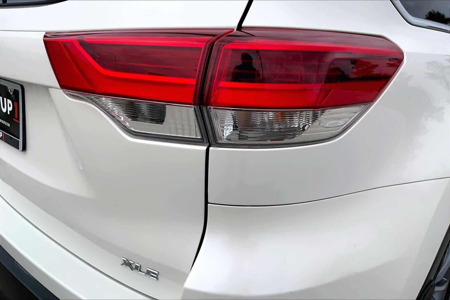 2019 Toyota Highlander XLE Blizzard Pearl at Lexus of Clear Lake
