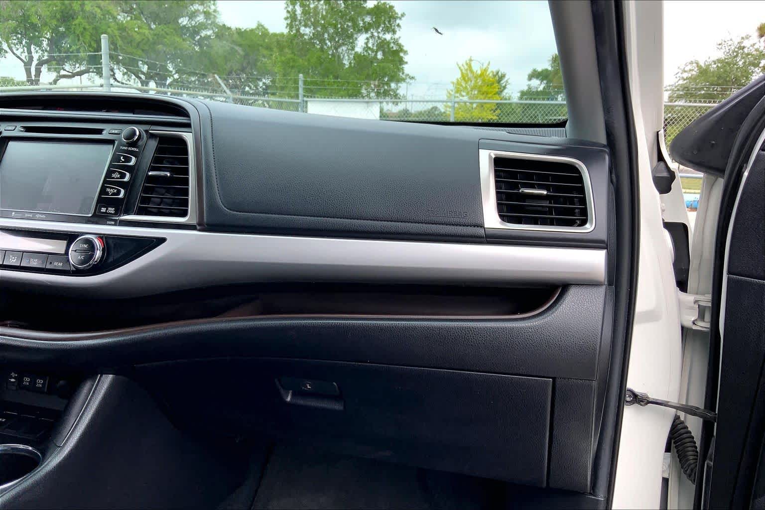 2019 Toyota Highlander XLE Blizzard Pearl at Lexus of Clear Lake