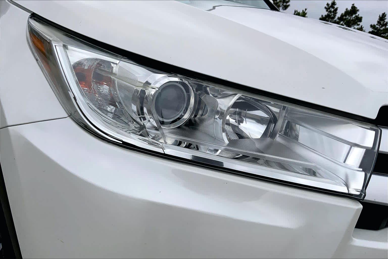 2019 Toyota Highlander XLE Blizzard Pearl at Lexus of Clear Lake