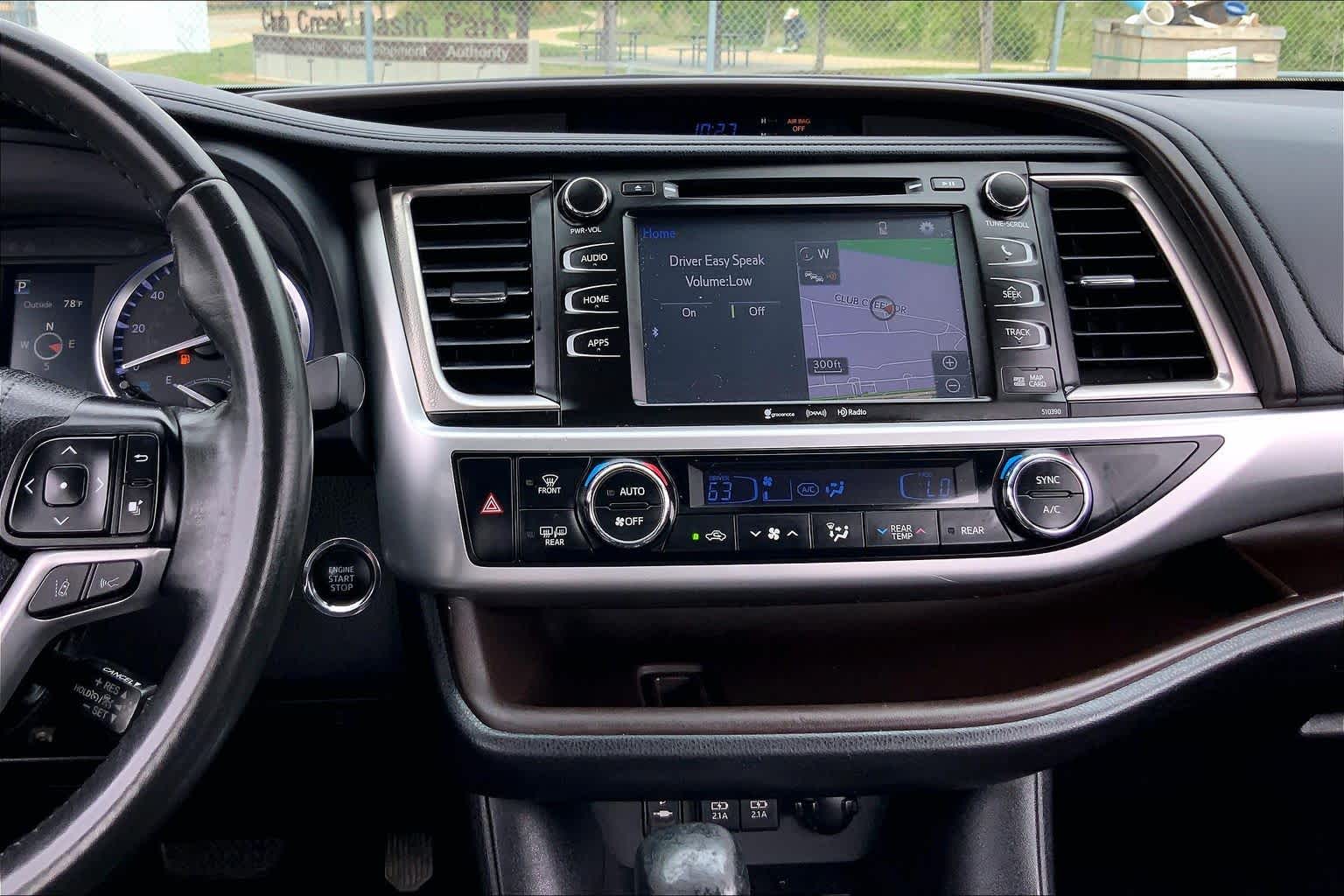 2019 Toyota Highlander XLE Blizzard Pearl at Lexus of Clear Lake