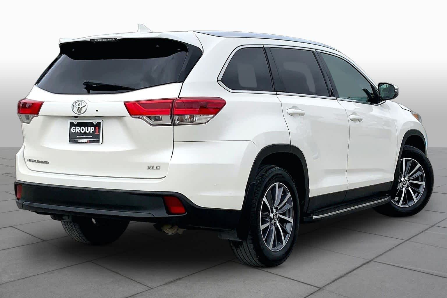 2019 Toyota Highlander XLE Blizzard Pearl at Lexus of Clear Lake