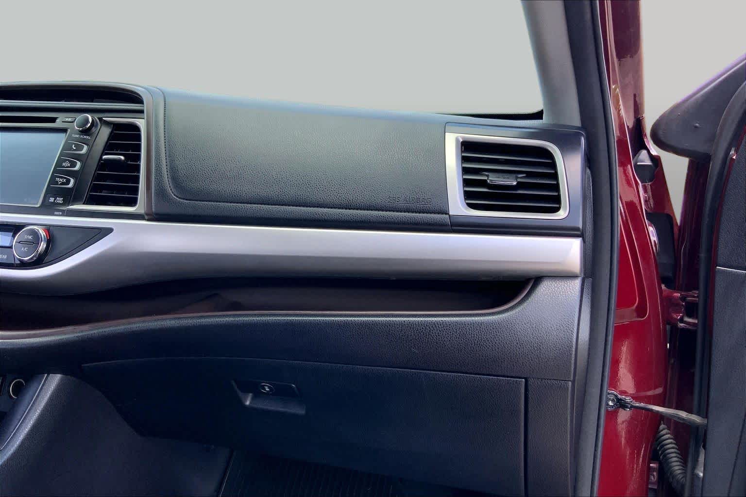 2017 Toyota Highlander XLE Ooh La La Rouge Mica at Beck & Masten Kia