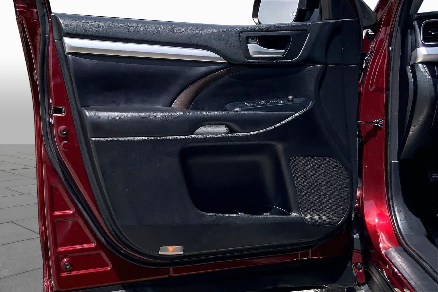 2017 Toyota Highlander XLE Ooh La La Rouge Mica at Beck & Masten Kia