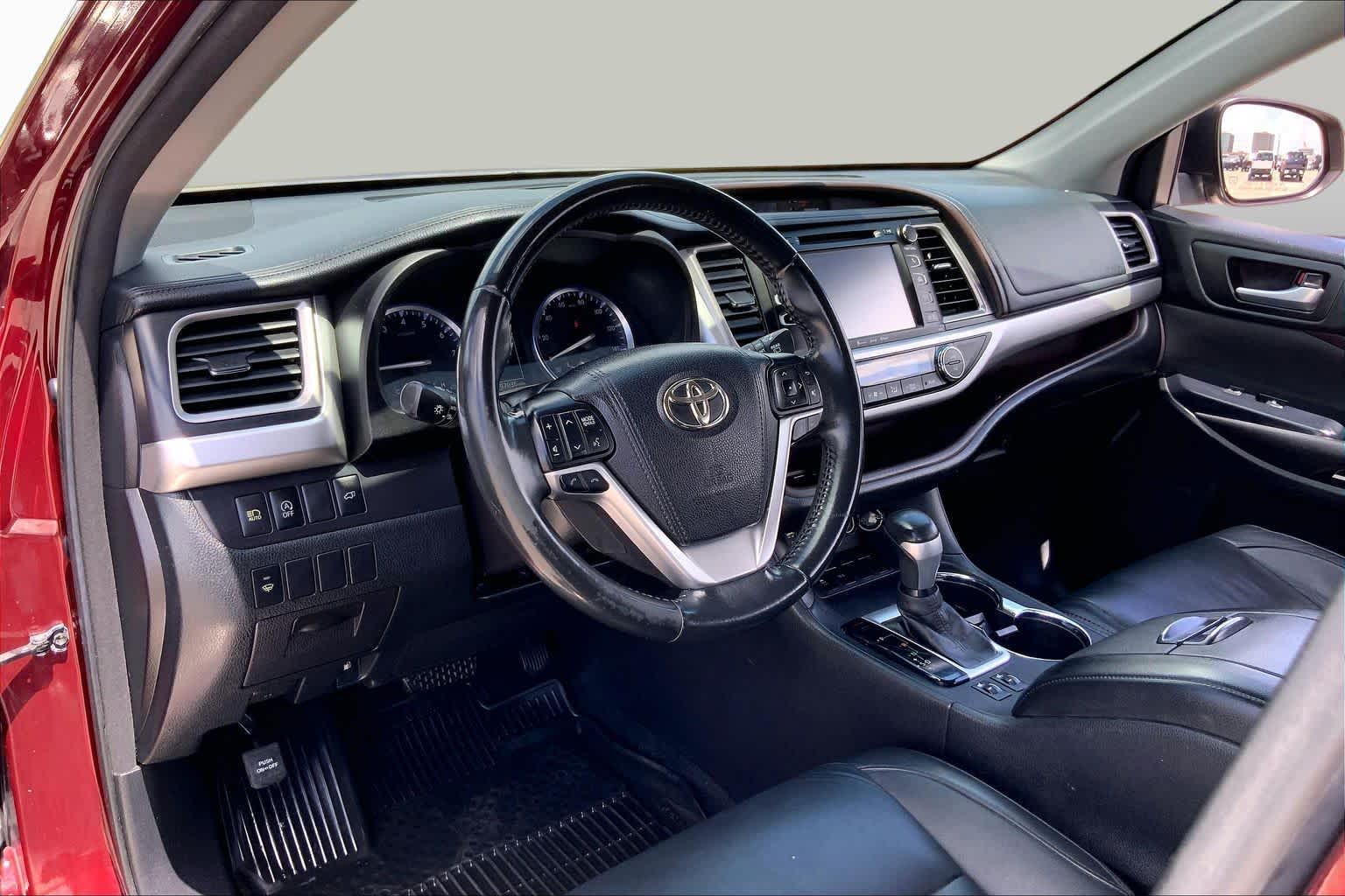2017 Toyota Highlander XLE Ooh La La Rouge Mica at Beck & Masten Kia
