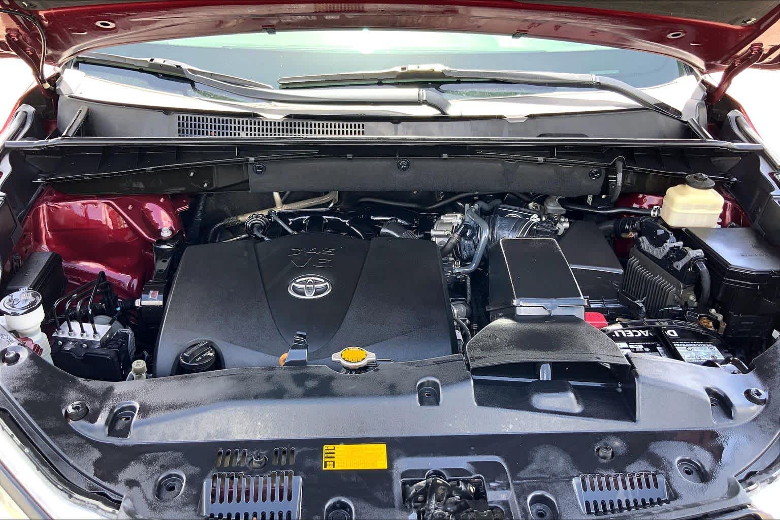 2017 Toyota Highlander XLE Ooh La La Rouge Mica at Beck & Masten Kia