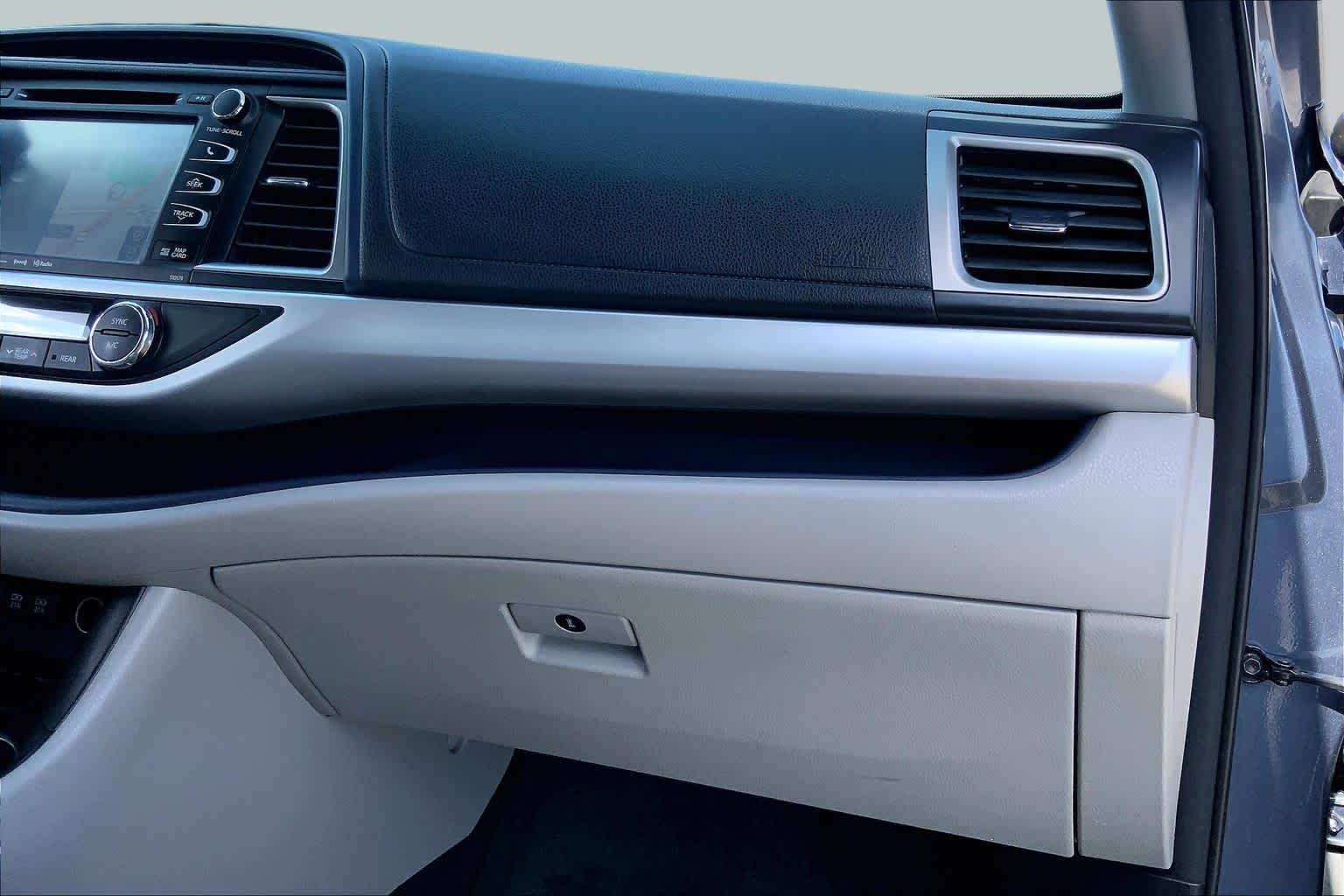 2018 Toyota Highlander XLE Shoreline Blue Pearl at Group 1 Toyota Southwest