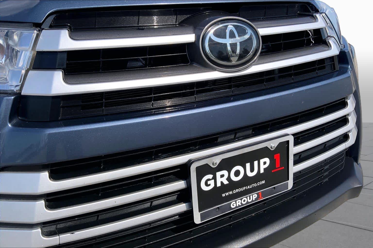 2018 Toyota Highlander XLE Shoreline Blue Pearl at Group 1 Toyota Southwest