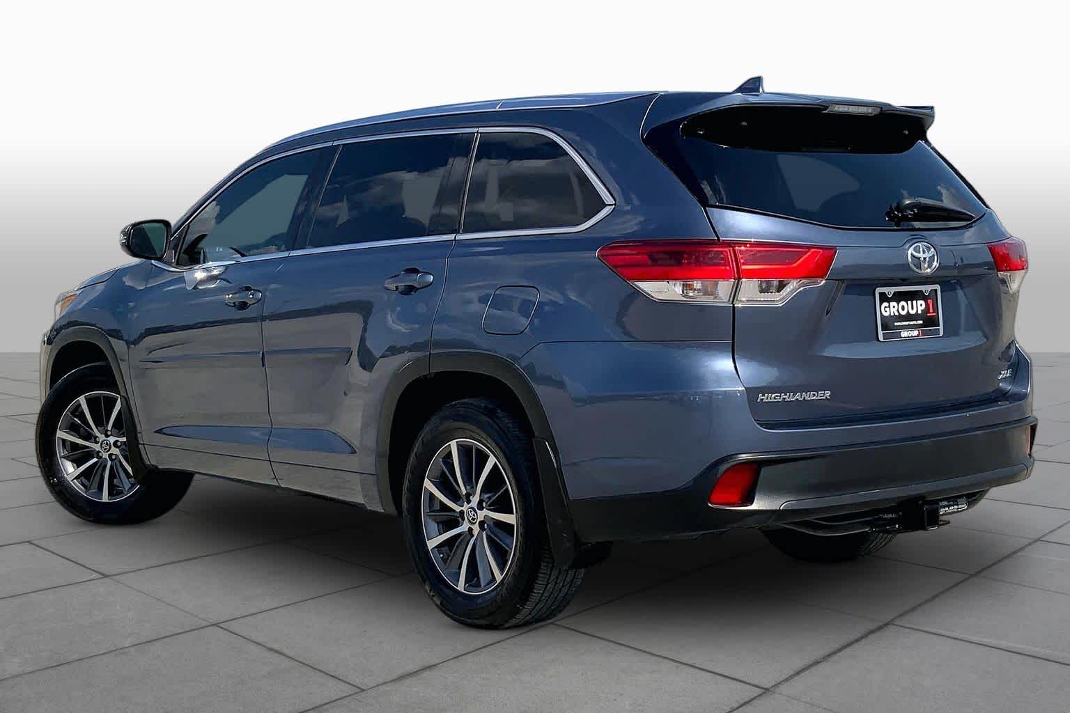 2018 Toyota Highlander XLE Shoreline Blue Pearl at Group 1 Toyota Southwest