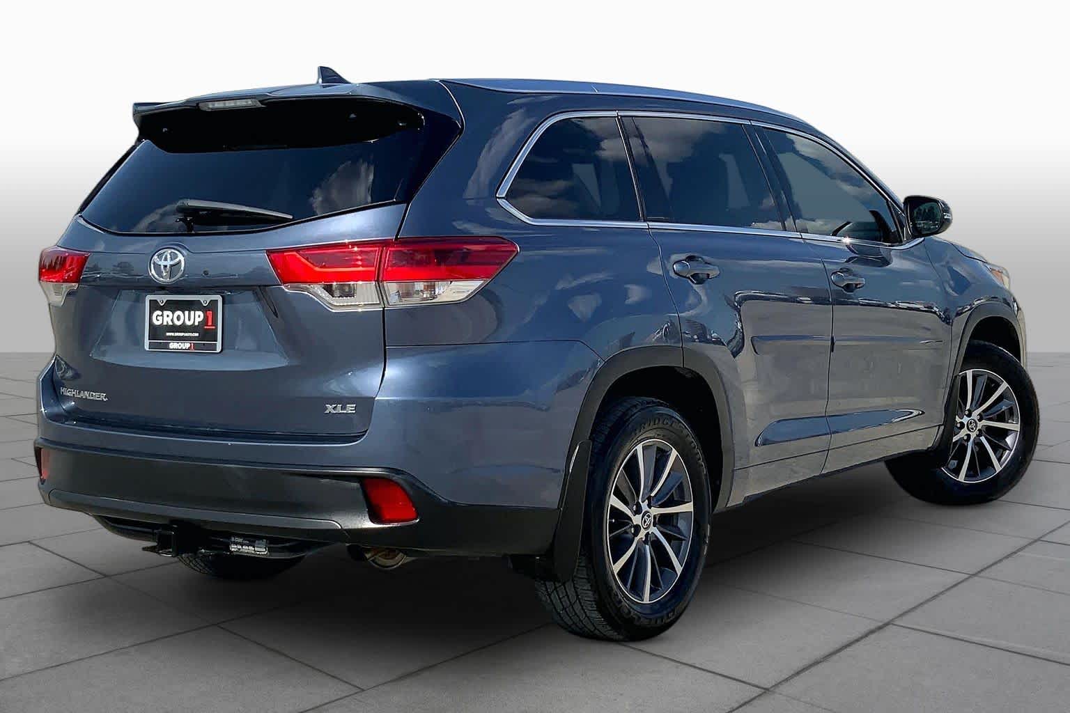 2018 Toyota Highlander XLE Shoreline Blue Pearl at Group 1 Toyota Southwest