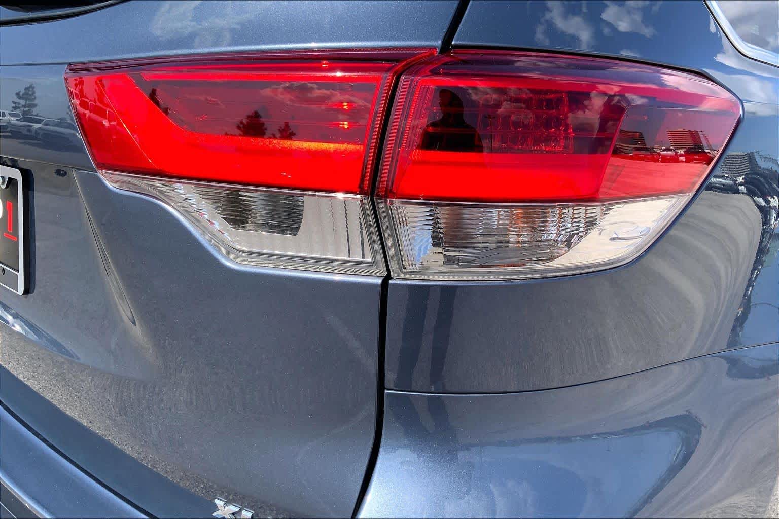 2018 Toyota Highlander XLE Shoreline Blue Pearl at Group 1 Toyota Southwest