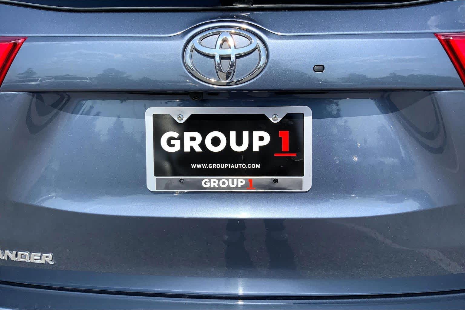 2018 Toyota Highlander XLE Shoreline Blue Pearl at Group 1 Toyota Southwest