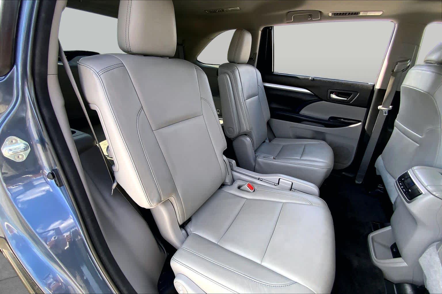 2018 Toyota Highlander XLE Shoreline Blue Pearl at Group 1 Toyota Southwest