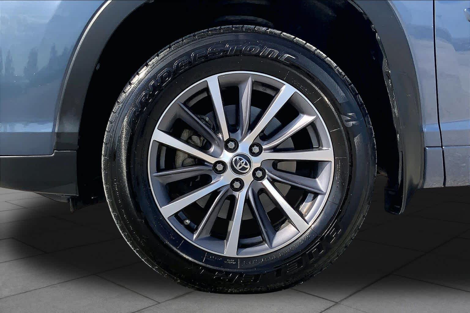 2018 Toyota Highlander XLE Shoreline Blue Pearl at Group 1 Toyota Southwest