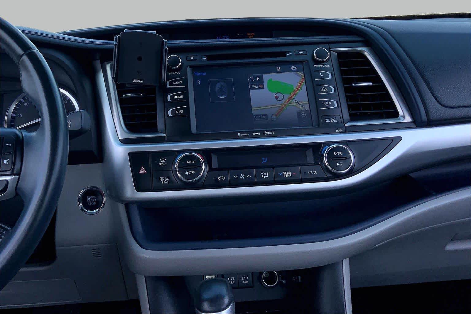2018 Toyota Highlander XLE Shoreline Blue Pearl at Group 1 Toyota Southwest