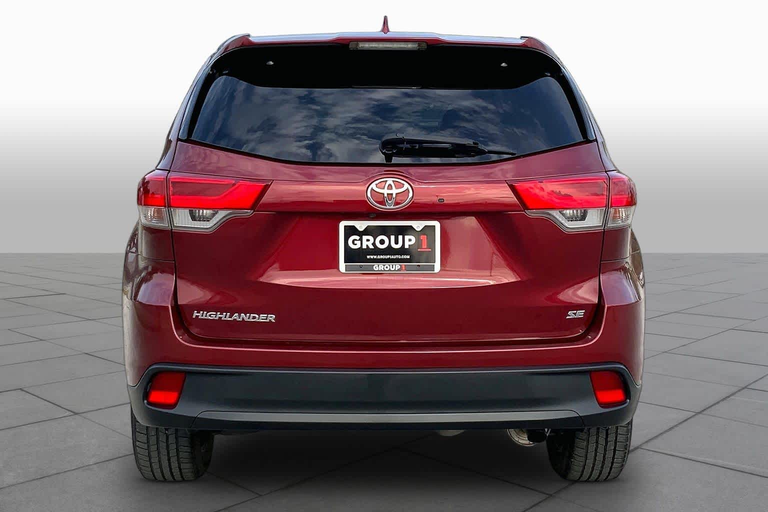 2017 Toyota Highlander SE Salsa Red Pearl at AutoNation USA Katy
