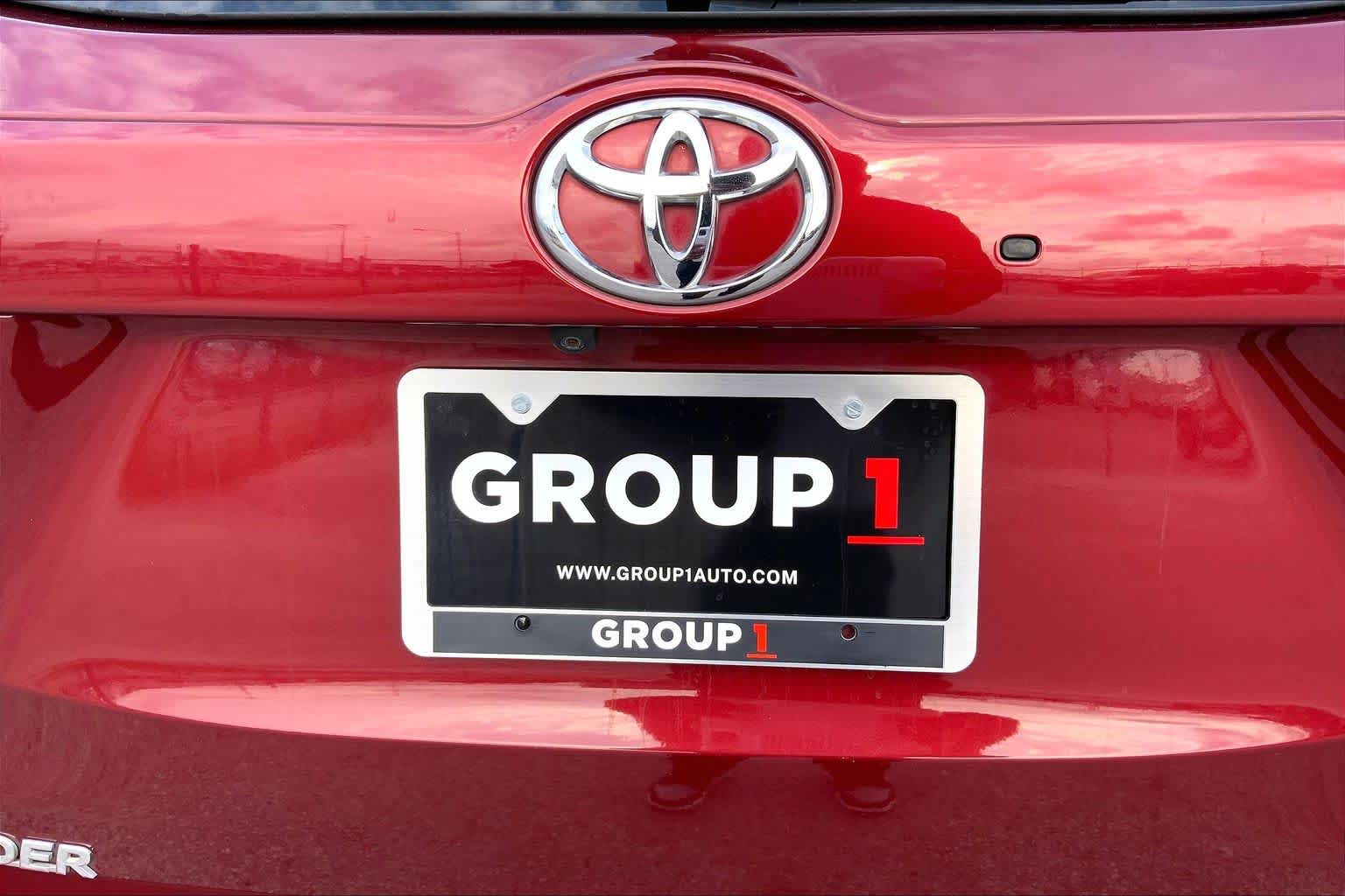 2017 Toyota Highlander SE Salsa Red Pearl at AutoNation USA Katy