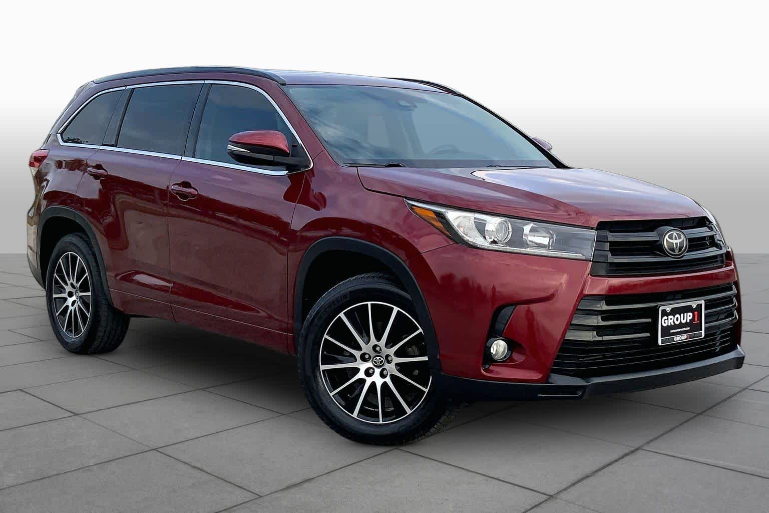 2017 Toyota Highlander SE Salsa Red Pearl at AutoNation USA Katy