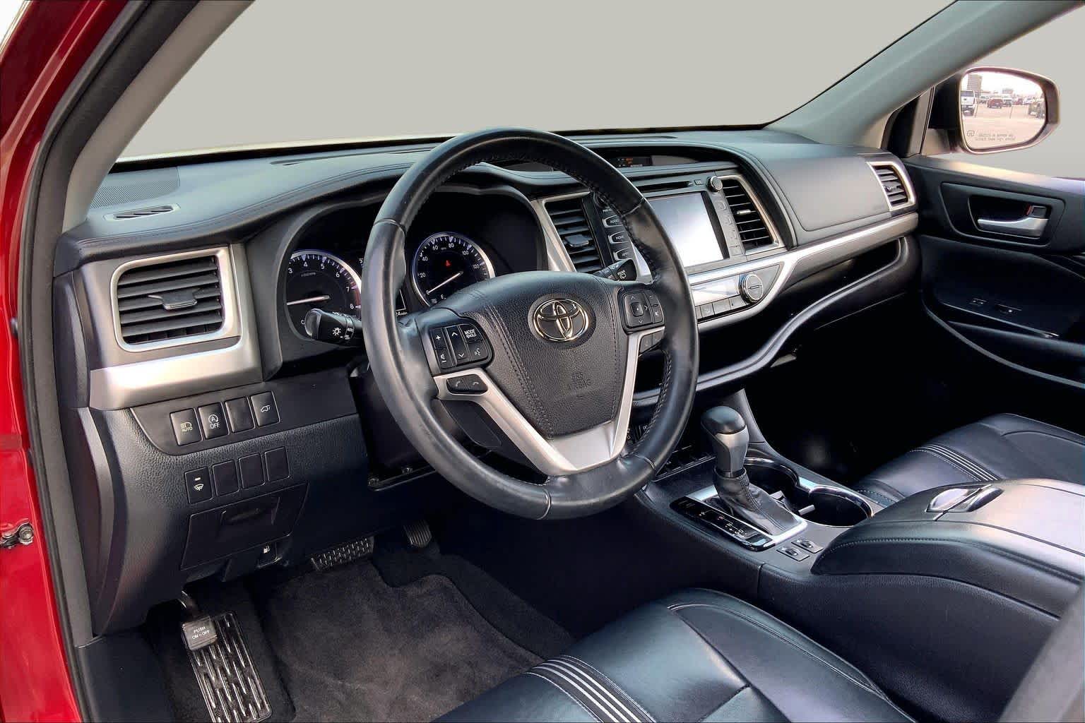 2017 Toyota Highlander SE Salsa Red Pearl at AutoNation USA Katy