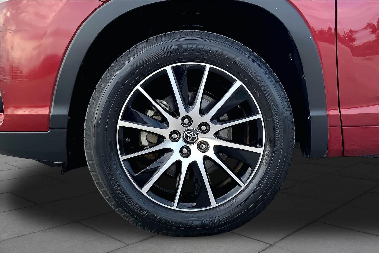 2017 Toyota Highlander SE Salsa Red Pearl at AutoNation USA Katy