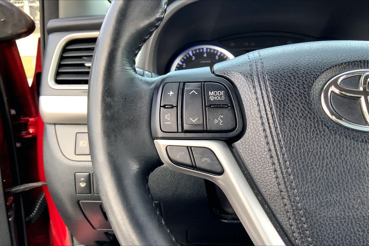 2017 Toyota Highlander SE Salsa Red Pearl at AutoNation USA Katy
