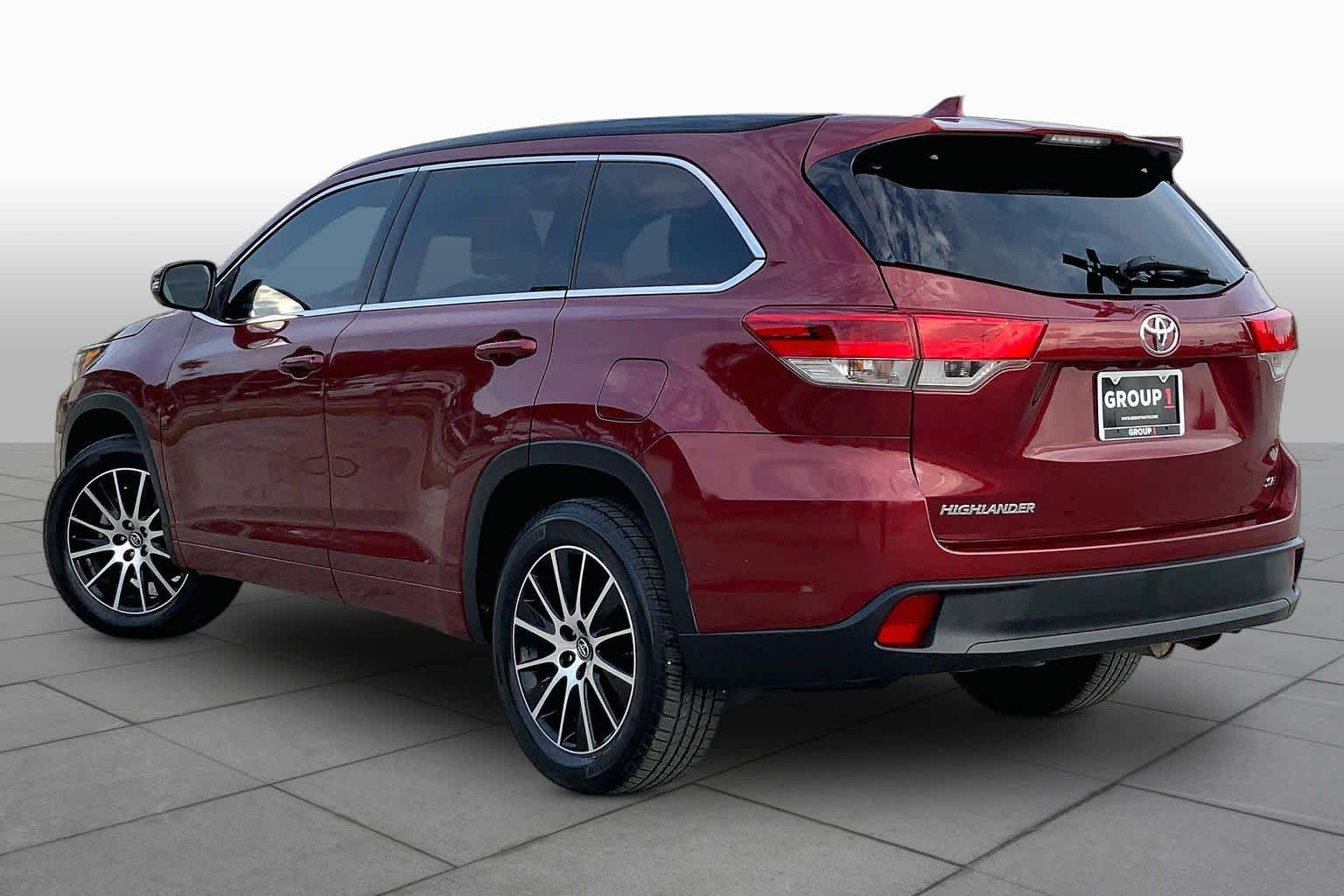 2017 Toyota Highlander SE Salsa Red Pearl at AutoNation USA Katy