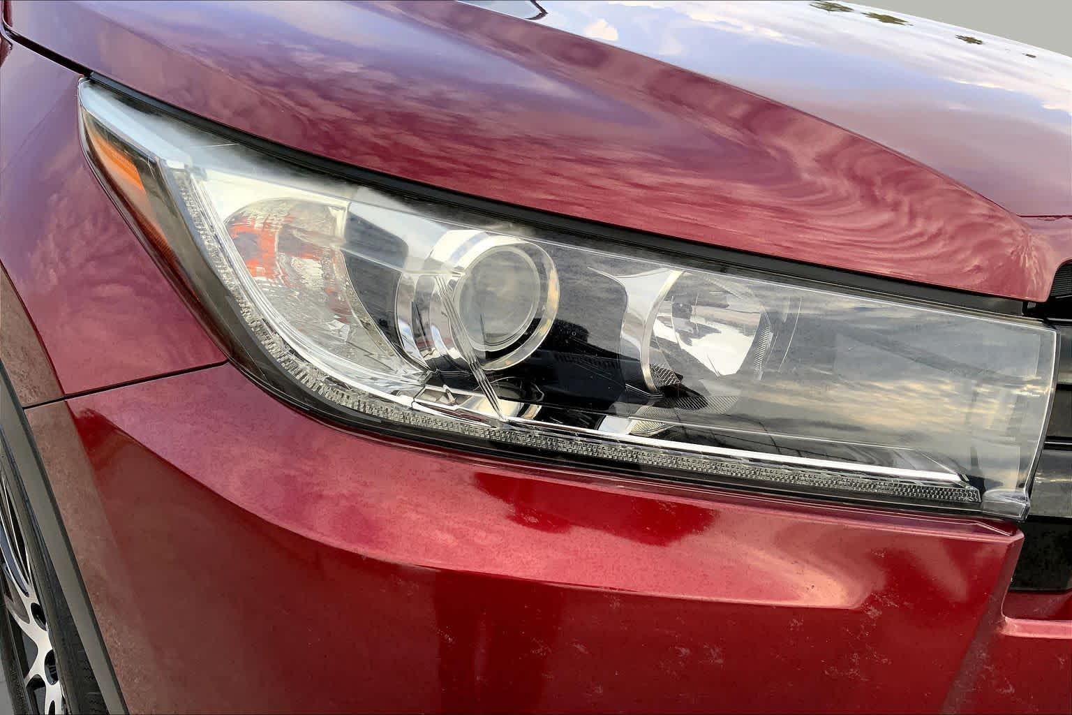 2017 Toyota Highlander SE Salsa Red Pearl at AutoNation USA Katy