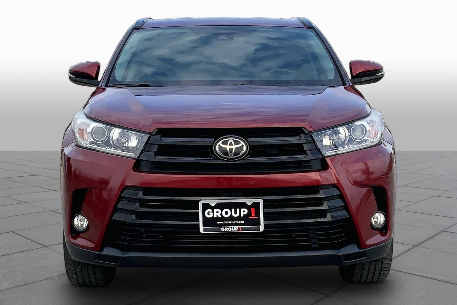 2017 Toyota Highlander SE Salsa Red Pearl at AutoNation USA Katy