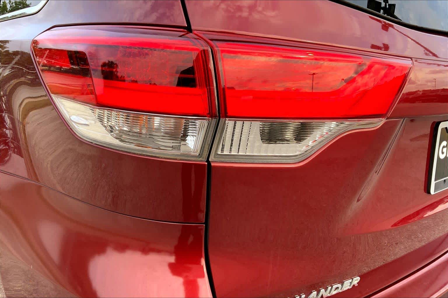 2017 Toyota Highlander SE Salsa Red Pearl at AutoNation USA Katy