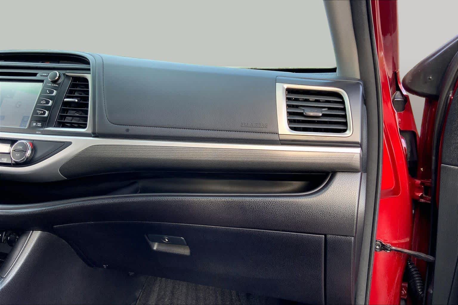 2017 Toyota Highlander SE Salsa Red Pearl at AutoNation USA Katy