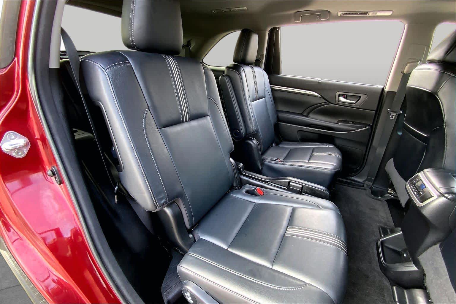 2017 Toyota Highlander SE Salsa Red Pearl at AutoNation USA Katy