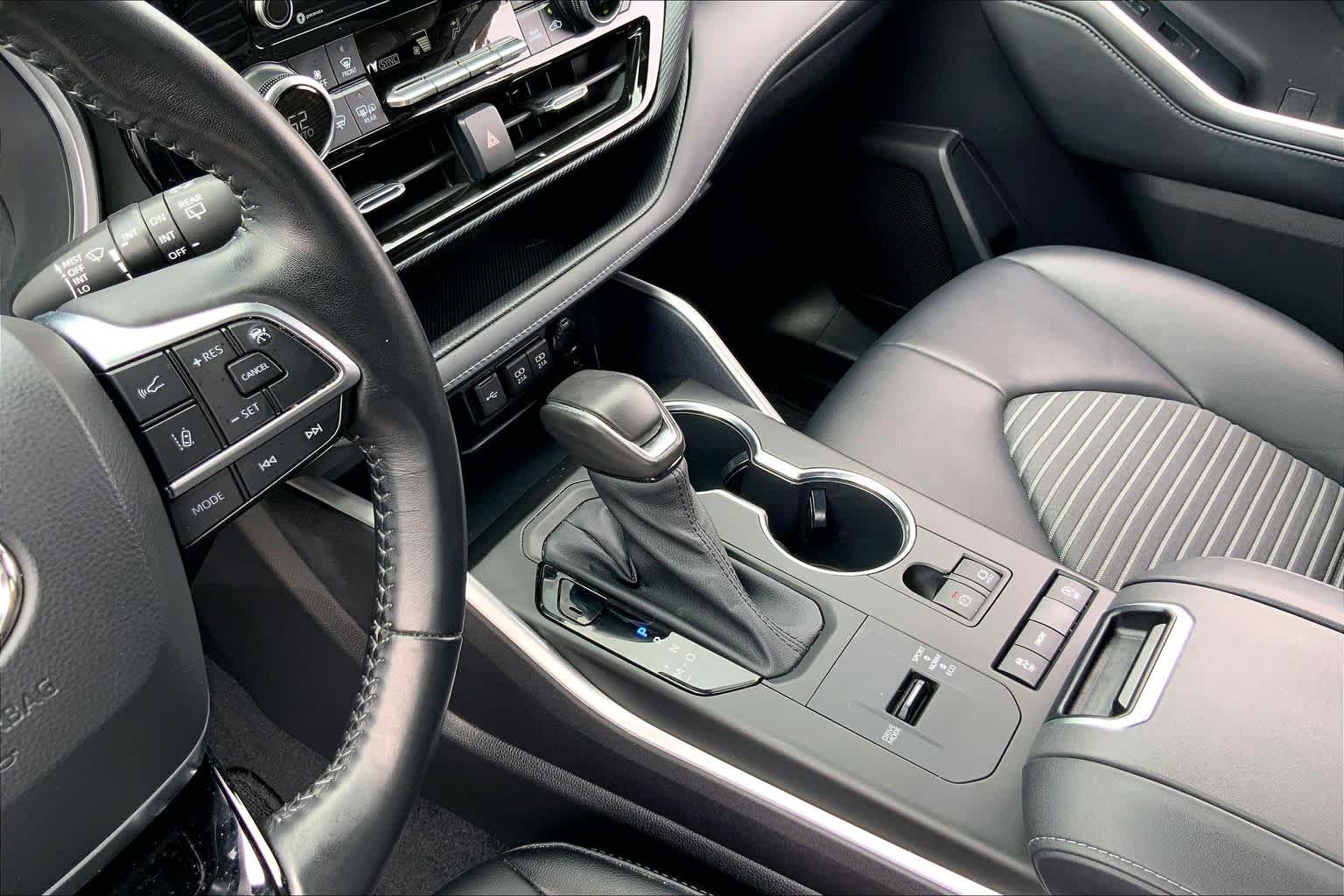2021 Toyota Highlander XSE Blizzard Pearl at AutoNation Toyota Gulf Fwy