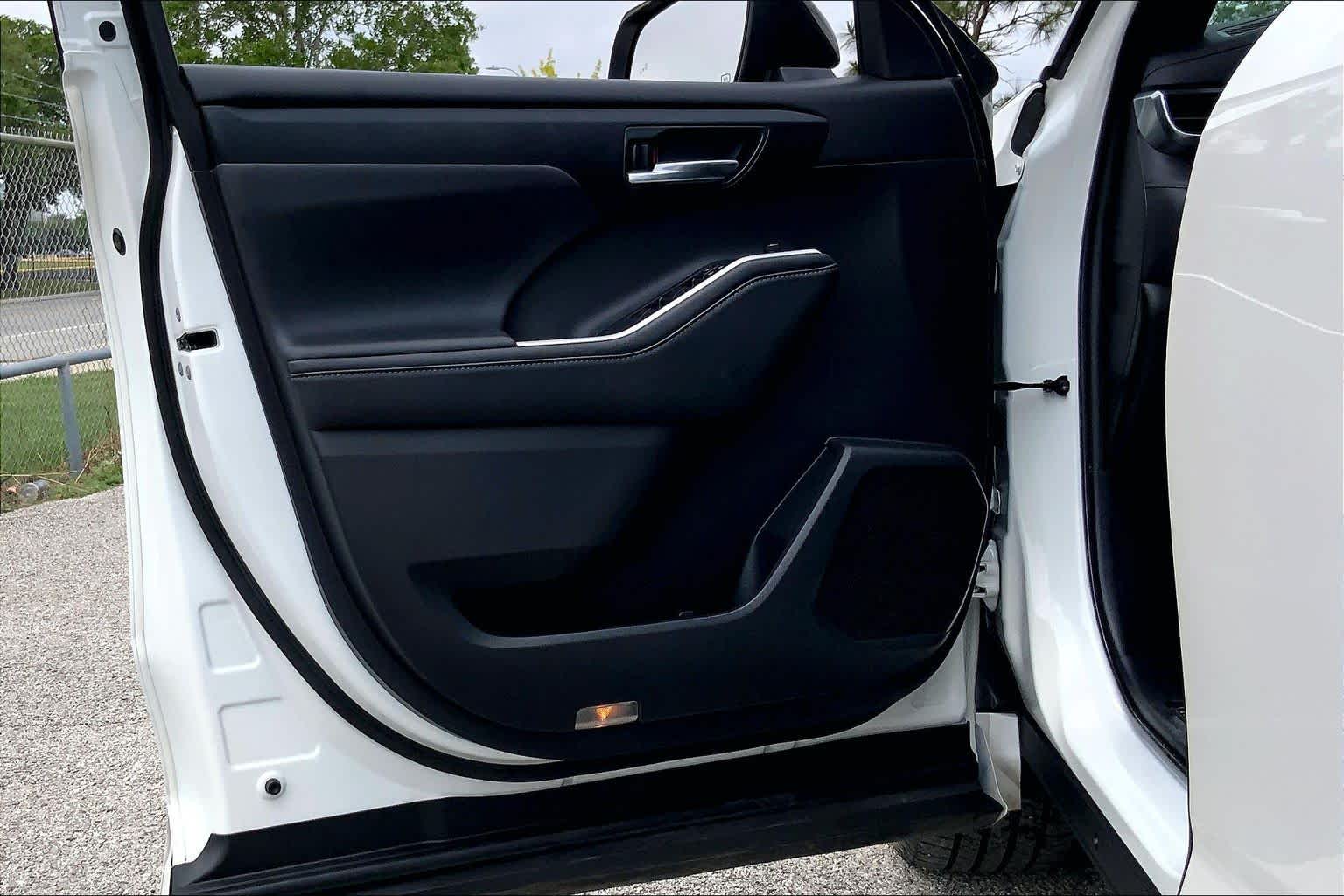 2021 Toyota Highlander XSE Blizzard Pearl at AutoNation Toyota Gulf Fwy