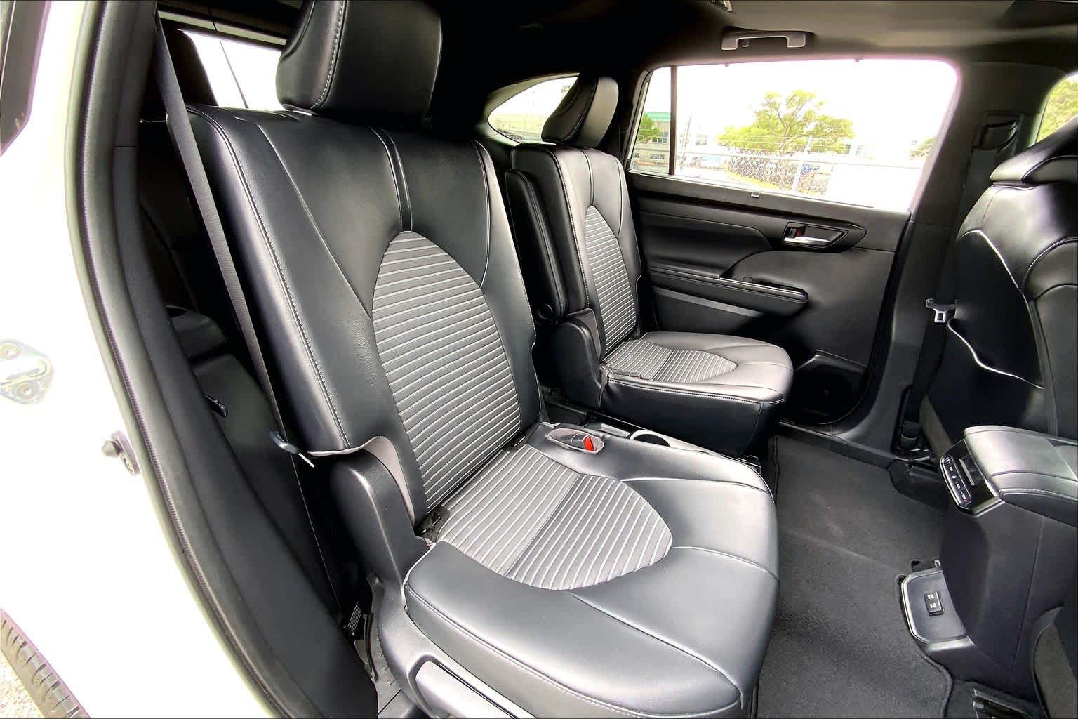 2021 Toyota Highlander XSE Blizzard Pearl at AutoNation Toyota Gulf Fwy