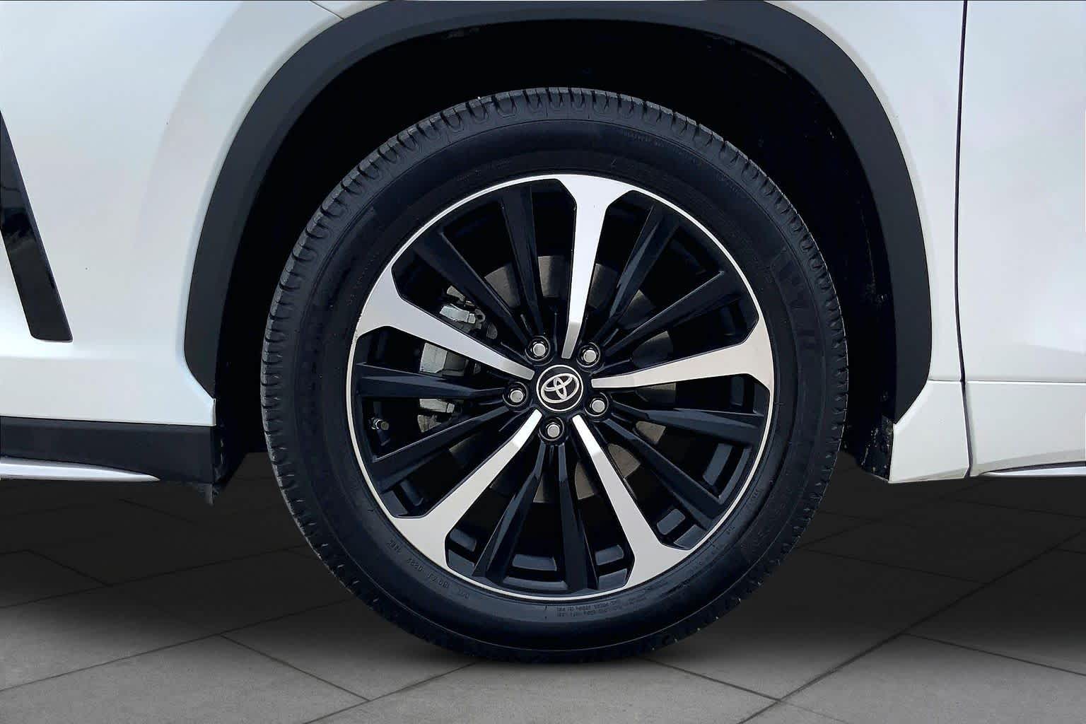 2021 Toyota Highlander XSE Blizzard Pearl at AutoNation Toyota Gulf Fwy