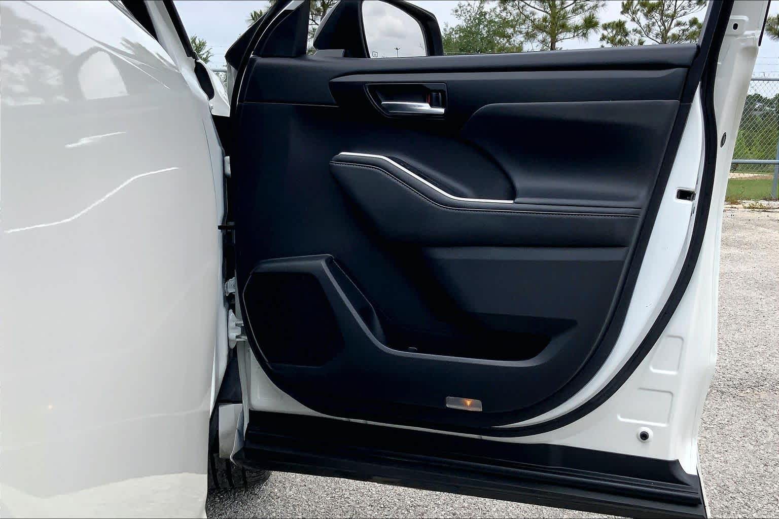2021 Toyota Highlander XSE Blizzard Pearl at AutoNation Toyota Gulf Fwy