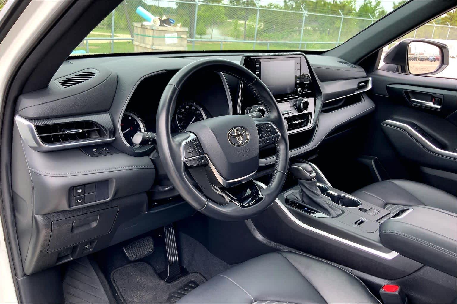 2021 Toyota Highlander XSE Blizzard Pearl at AutoNation Toyota Gulf Fwy