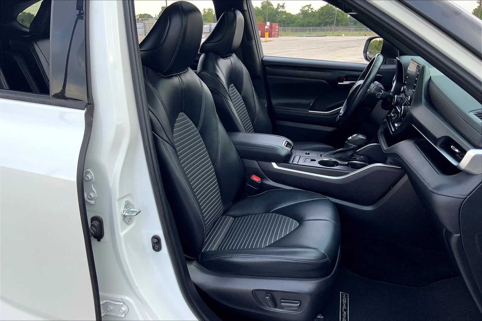 2022 Toyota Highlander XSE Wind Chill Pearl at Group 1 Toyota Southwest