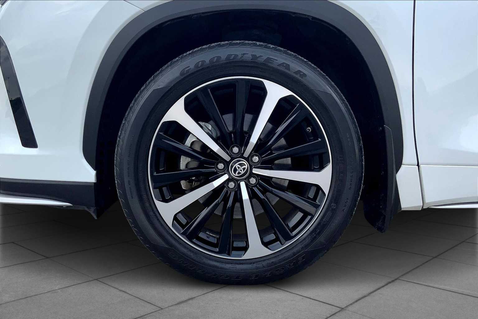 2022 Toyota Highlander XSE Wind Chill Pearl at Group 1 Toyota Southwest