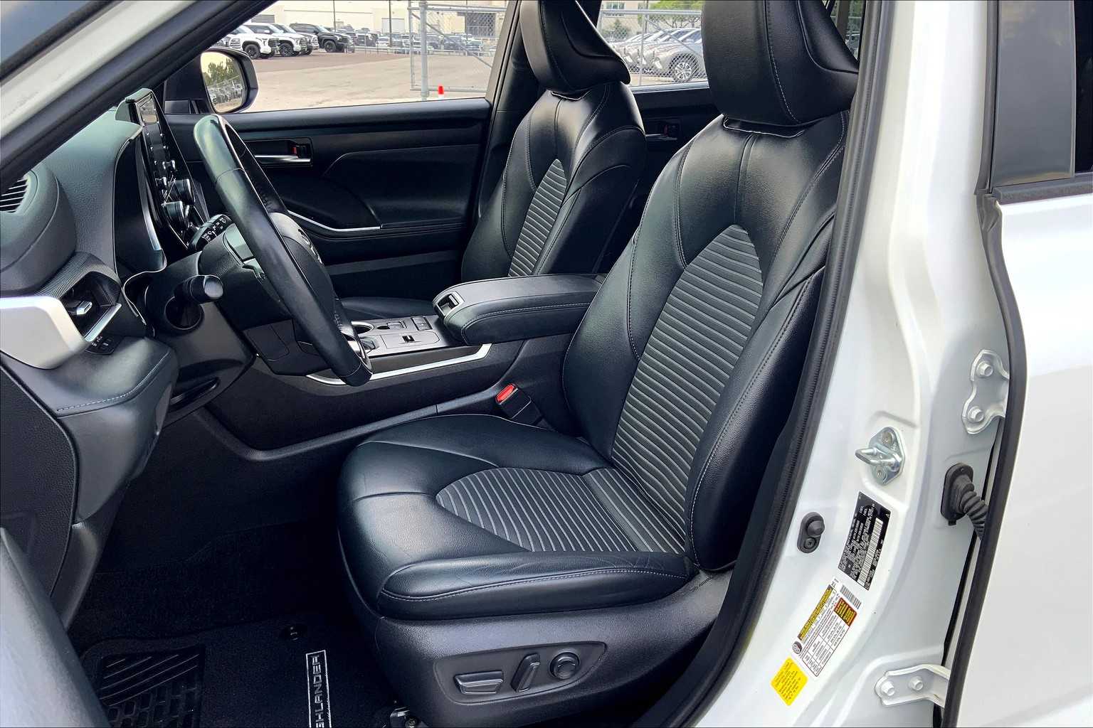 2022 Toyota Highlander XSE Wind Chill Pearl at Group 1 Toyota Southwest