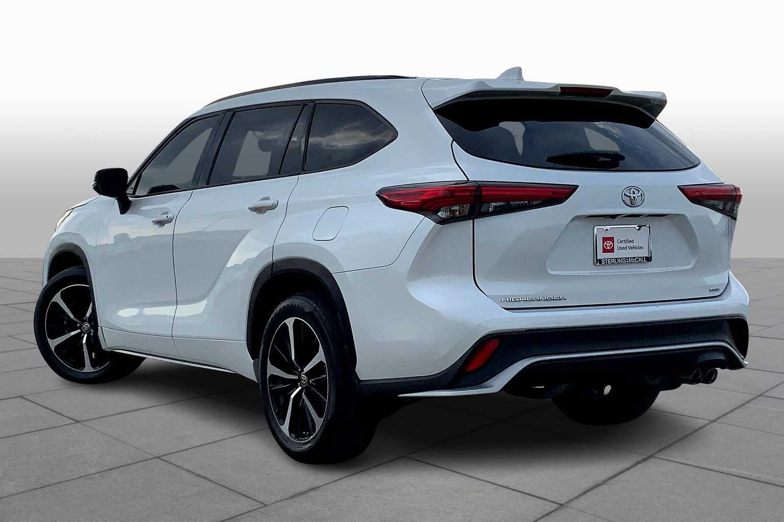 2022 Toyota Highlander XSE Wind Chill Pearl at Group 1 Toyota Southwest