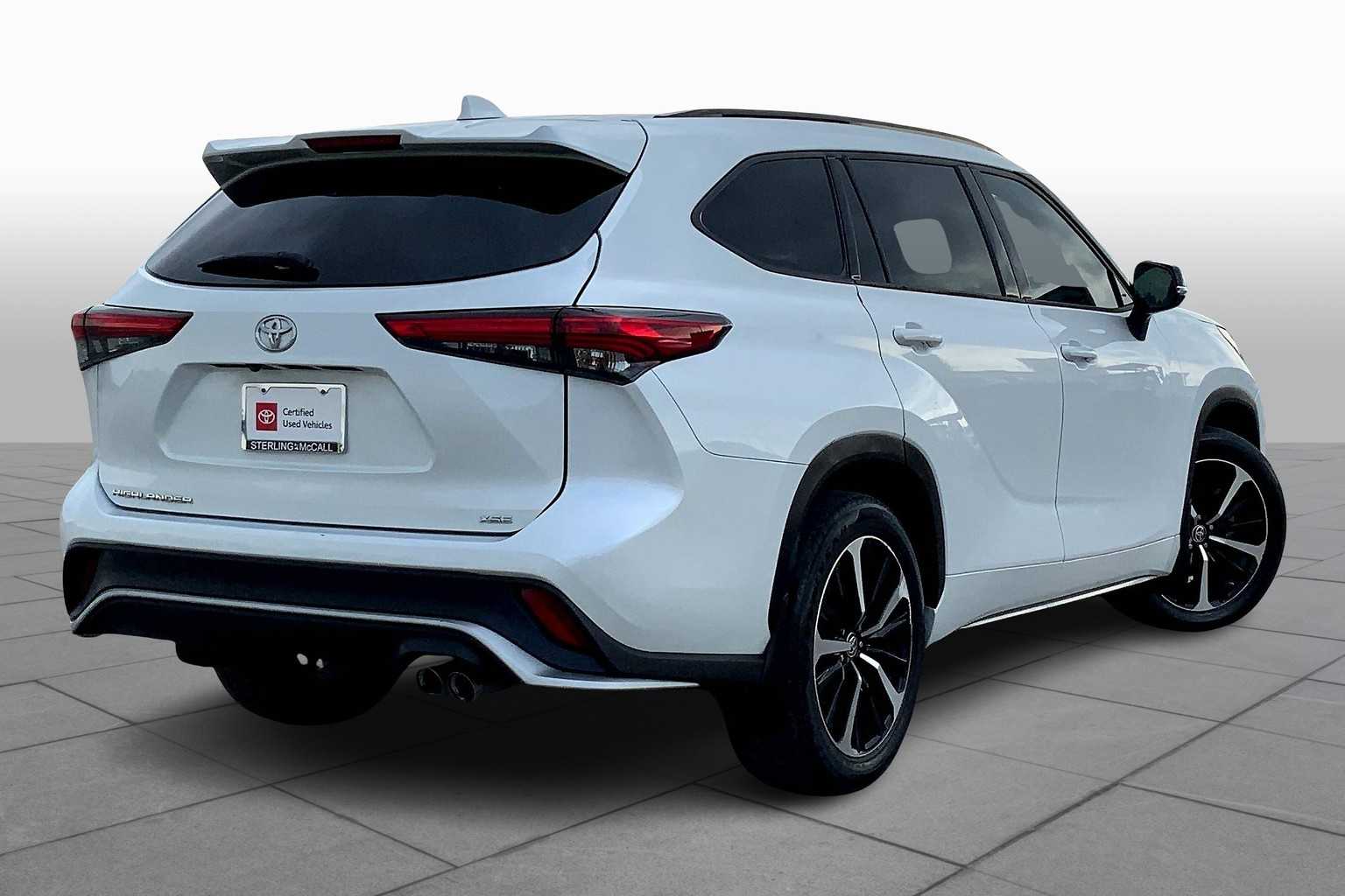 2022 Toyota Highlander XSE Wind Chill Pearl at Group 1 Toyota Southwest