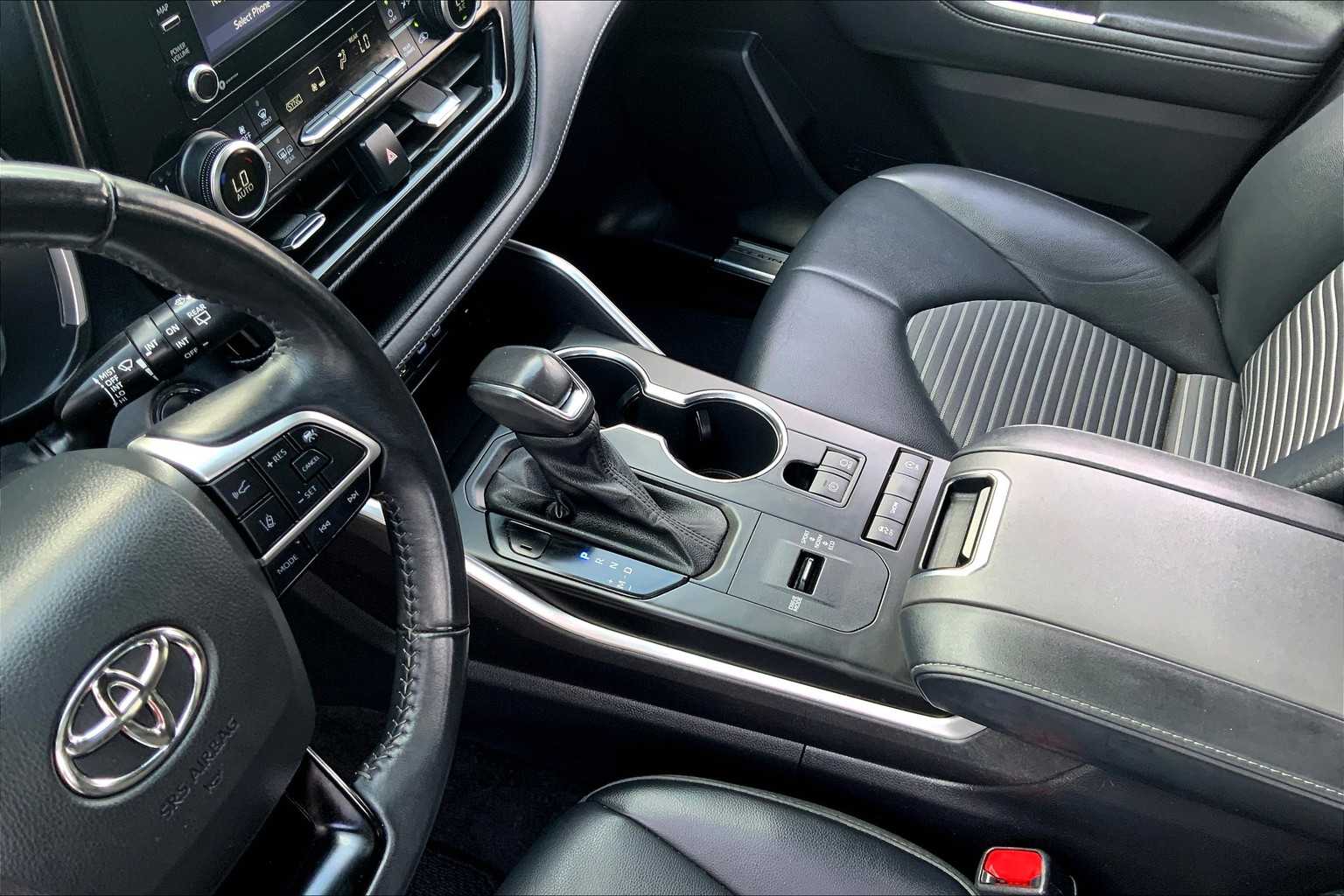 2022 Toyota Highlander XSE Wind Chill Pearl at Group 1 Toyota Southwest