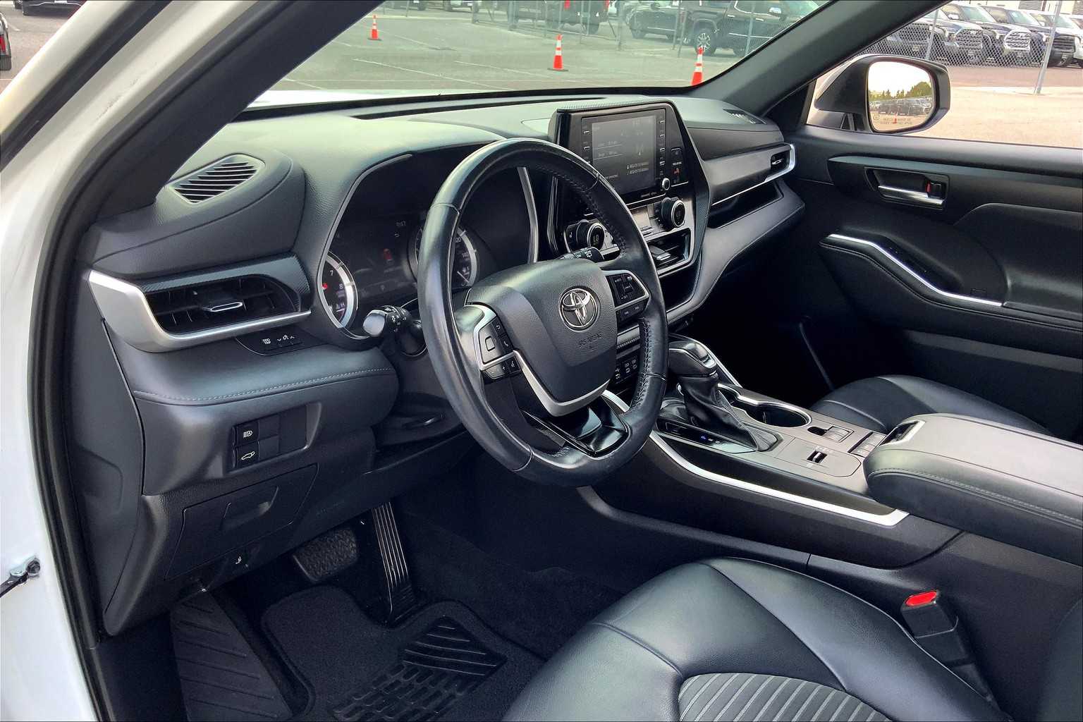 2022 Toyota Highlander XSE Wind Chill Pearl at Group 1 Toyota Southwest