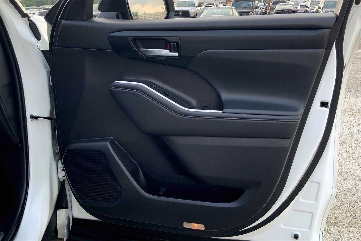 2022 Toyota Highlander XSE Wind Chill Pearl at Group 1 Toyota Southwest