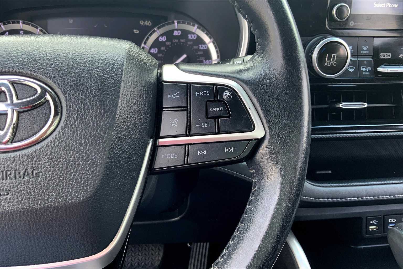 2022 Toyota Highlander XSE Wind Chill Pearl at Group 1 Toyota Southwest