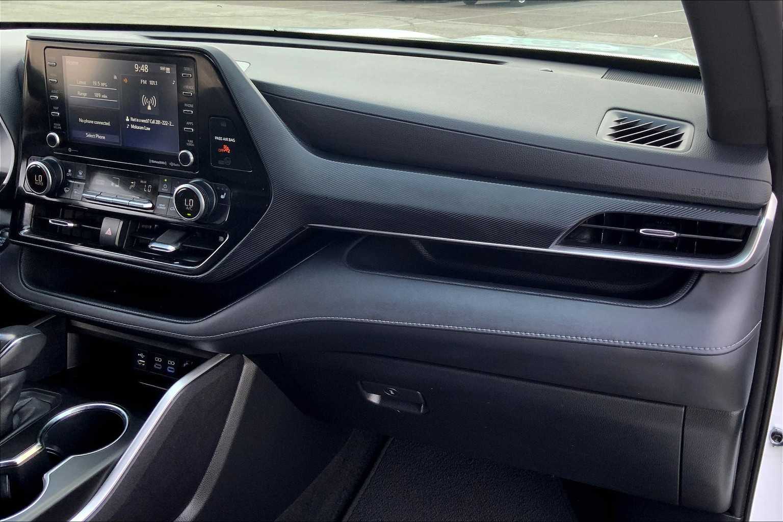 2022 Toyota Highlander XSE Wind Chill Pearl at Group 1 Toyota Southwest